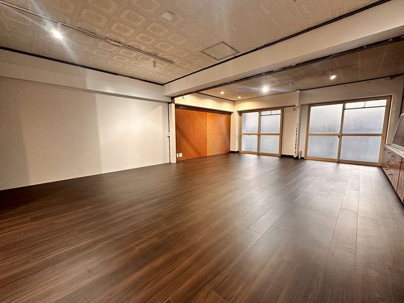 横浜市営ブルーライン「阪東橋駅」徒歩5分
