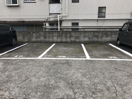 駐車場トラブル 白線が見えない