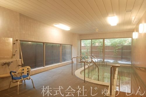 大浴場、他に個室のお風呂もございます。
川崎市高津区の老人ホーム