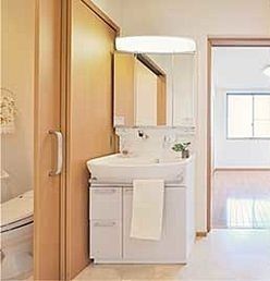 洗面化粧台・洗浄暖房便座付トイレがございます。
横浜市港北区