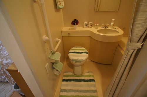 浴室、洗面、トイレは備え付けとなっております。
川崎市の老人ホーム