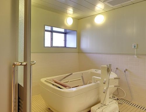 入浴は週2回介護サービスを利用していただきます。
介護付き有料老人ホーム
