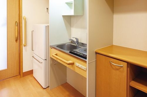 ミニキッチンと浴室、室内洗濯機置き場を備えた個室になっています。株式会社じゅうしん