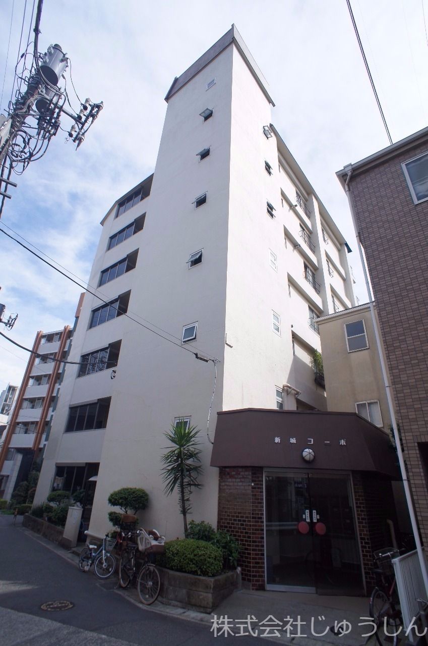 JR南武線「武蔵新城」駅より徒歩3分の好立地のマンションです。