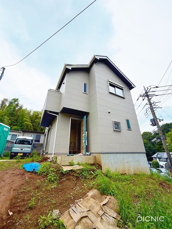 グリーンライン線「高田」駅徒歩17分の2階建ての新築戸建て♪